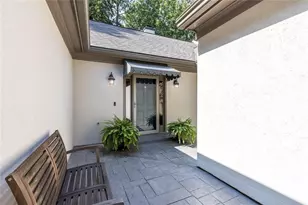 450 Greenlaurel Dr NE, Sandy Springs, GA 30342 - Photo 3