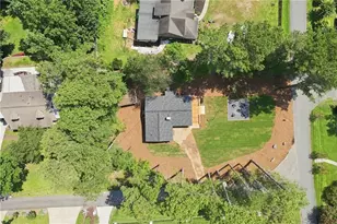 400 Cottonwood Dr, Woodstock, GA 30189 - Photo 5