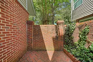 14 Dunwoody Springs Dr, Sandy Springs, GA 30328 - Photo 25