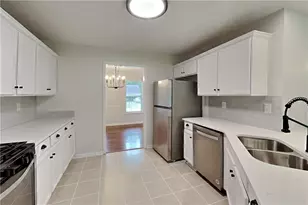 7318 Coral Lake Dr, Flowery Branch, GA 30542 - Photo 5