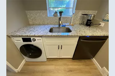 290 Lakemoore Drive NE #B, Atlanta, GA 30342 - Photo 13