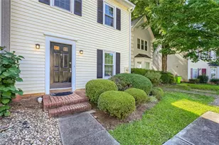 594 Harcourt Pl SE, Marietta, GA 30067 - Photo 3