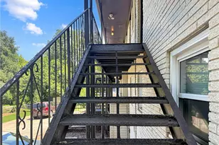 514 Clover Dr, Buford, GA 30518 - Photo 3