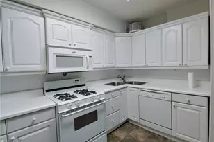 76 Laurel Forest Cir NE, Atlanta, GA 30342 - Photo 13