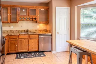 1046 Redan Trce, Stone Mountain, GA 30088 - Photo 17