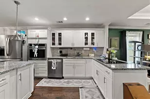 1154 Oakland Ln SW, Atlanta, GA 30310 - Photo 11