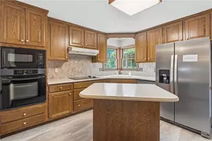 345 N Farm Dr, Alpharetta, GA 30004 - Photo 11