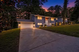 495 Larchmont Cir NW, Atlanta, GA 30318 - Photo 1