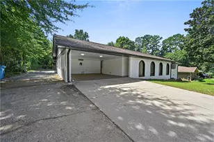 5692 Rosser Ct, Lilburn, GA 30047 - Photo 3