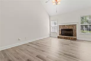 895 Scenic Lake Dr, Lawrenceville, GA 30045 - Photo 19
