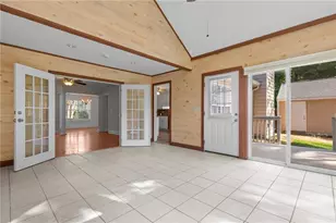 895 Scenic Lake Dr, Lawrenceville, GA 30045 - Photo 23