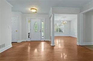 895 Scenic Lake Dr, Lawrenceville, GA 30045 - Photo 5