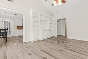 895 Scenic Lake Dr, Lawrenceville, GA 30045 - Photo 21