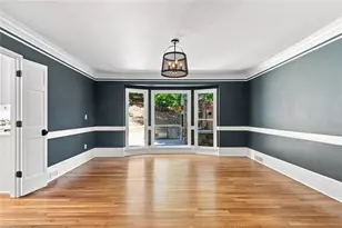 7680 Dunvegan Close, Sandy Springs, GA 30350 - Photo 11