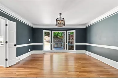 7680 Dunvegan Close, Sandy Springs, GA 30350 - Photo 11