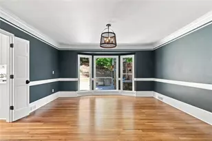 7680 Dunvegan Close, Sandy Springs, GA 30350 - Photo 11