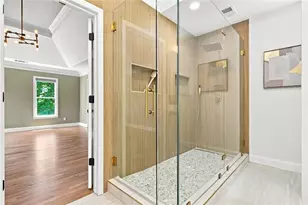 7680 Dunvegan Close, Sandy Springs, GA 30350 - Photo 37