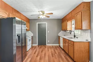 1349 Ashbrook Dr, Lawrenceville, GA 30043 - Photo 11