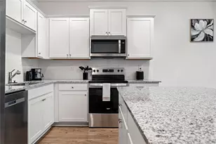 1396 Sweetshrub Pl, Atlanta, GA 30318 - Photo 3