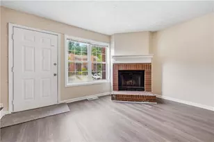 135 Davis Mill Ct, Lawrenceville, GA 30044 - Photo 3