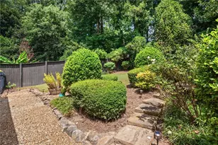 175 Forrest Lake Dr, Sandy Springs, GA 30327 - Photo 35