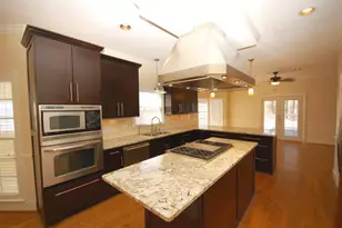 105 View Hill Ct, Sandy Springs, GA 30350 - Photo 5