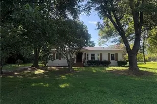 107 Lakeshore Cir, Braselton, GA 30517 - Photo 1
