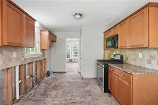 1948 Winding Creek Ln SW, Marietta, GA 30064 - Photo 11