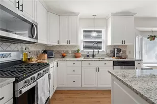3525 Rock Falls Dr, Snellville, GA 30039 - Photo 9