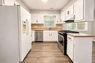 4798 Kings Crossing Dr NE, Kennesaw, GA 30144 - Photo 5