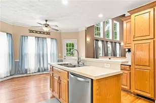707 Bedford Trce, Canton, GA 30114 - Photo 3