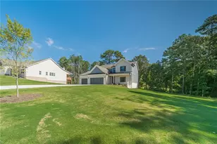 2736 Thomas View Ct, Loganville, GA 30052 - Photo 3