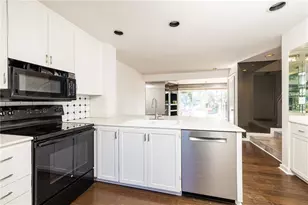 1018 Riverbend Club Dr SE, Atlanta, GA 30339 - Photo 7