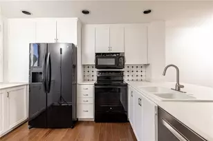 1018 Riverbend Club Dr SE, Atlanta, GA 30339 - Photo 9