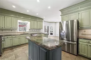 7300 Chattahoochee Bluff Dr, Atlanta, GA 30350 - Photo 9