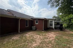 401 Latimore Ave, Buford, GA 30518 - Photo 5