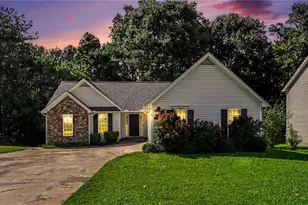 4925 Sunny Ridge Ct, Flowery Branch, GA 30542 - Photo 1