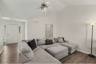 4925 Sunny Ridge Court, Flowery Branch, GA 30542 - Photo 5
