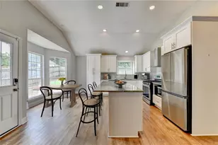 10525 Willow Meadow Cir, Johns Creek, GA 30022 - Photo 9