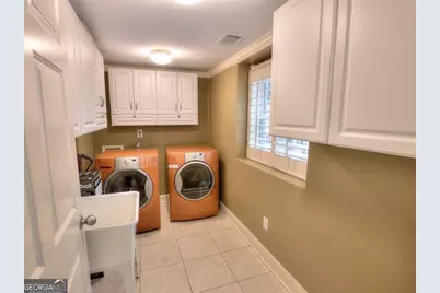 5575 Lake Forrest Drive, Atlanta, GA 30342 - Photo 19