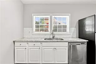 1357 Lorenzo Dr SW, Atlanta, GA 30310 - Photo 9