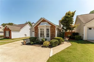 1318 Yorkshire Ln, Woodstock, GA 30188 - Photo 3