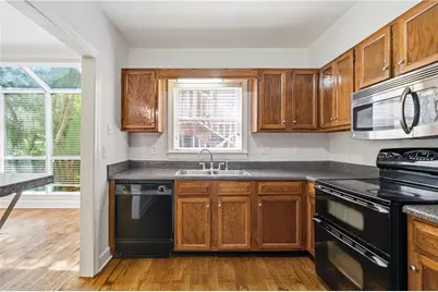 7500 Roswell Road #6, Sandy Springs, GA 30350 - Photo 11