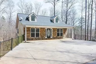 825 Rue Fluer De Lis, Lavonia, GA 30553 - Photo 1