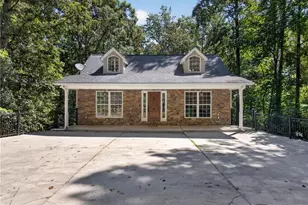 825 Rue Fluer De Lis, Lavonia, GA 30553 - Photo 1
