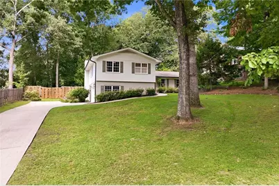 670 Robinhood Trail, Gainesville, GA 30501 - Photo 5
