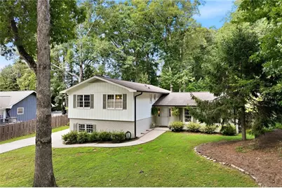 670 Robinhood Trail, Gainesville, GA 30501 - Photo 7
