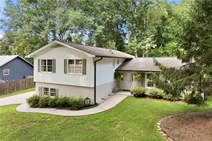 670 Robinhood Trail, Gainesville, GA 30501 - Photo 1