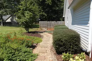 209 Pebble Creek Dr, McDonough, GA 30253 - Photo 19