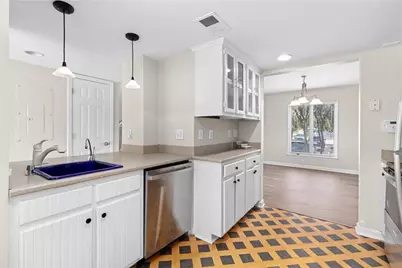 15 Ivy Square NE, Atlanta, GA 30342 - Photo 9
